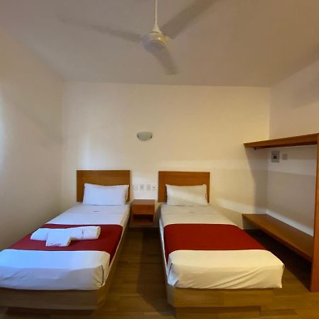 Hotel Lb Manzanillo Bagian luar foto