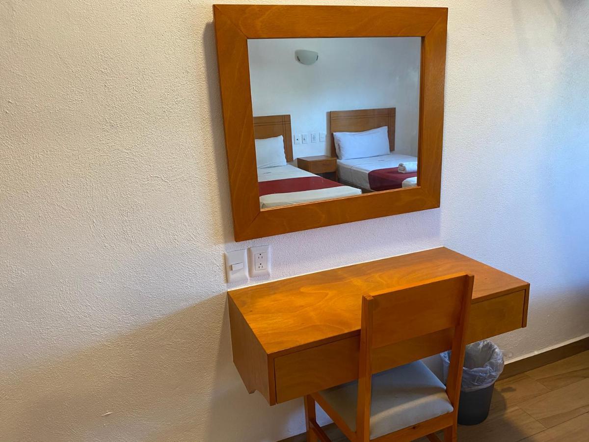 Hotel Lb Manzanillo Bagian luar foto