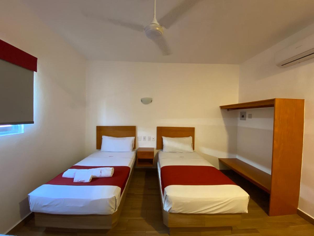 Hotel Lb Manzanillo Bagian luar foto