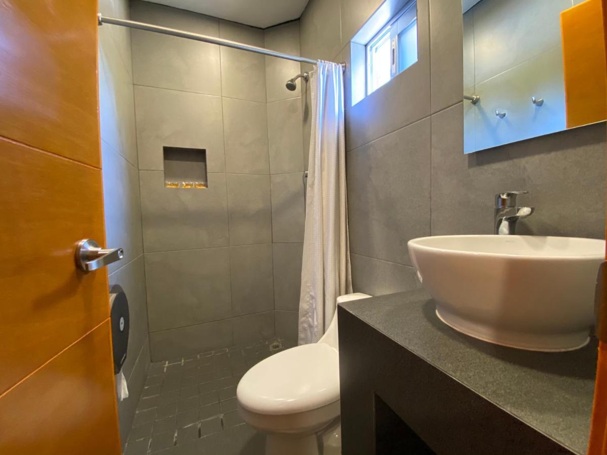 Hotel Lb Manzanillo Bagian luar foto