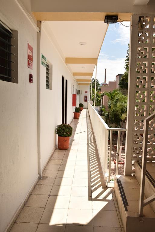 Hotel Lb Manzanillo Bagian luar foto