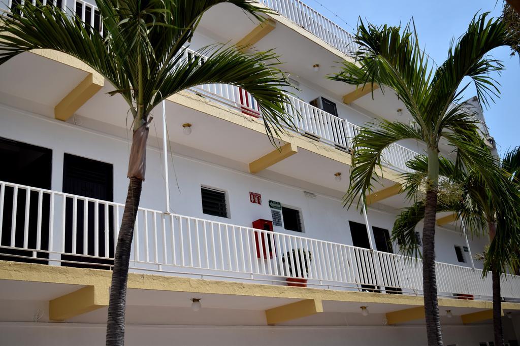 Hotel Lb Manzanillo Bagian luar foto