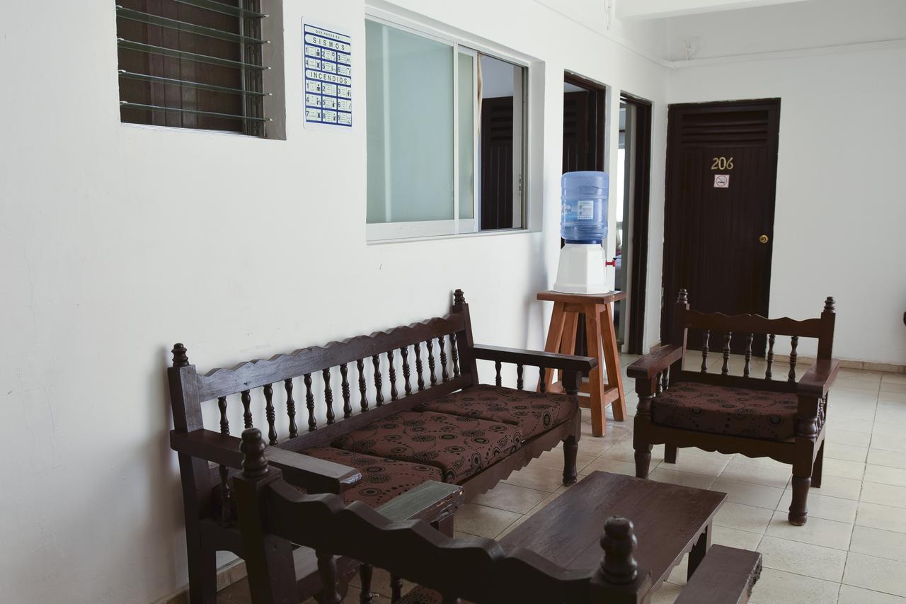 Hotel Lb Manzanillo Bagian luar foto